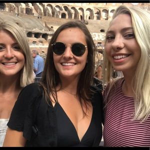 Meet your Posher, Lea